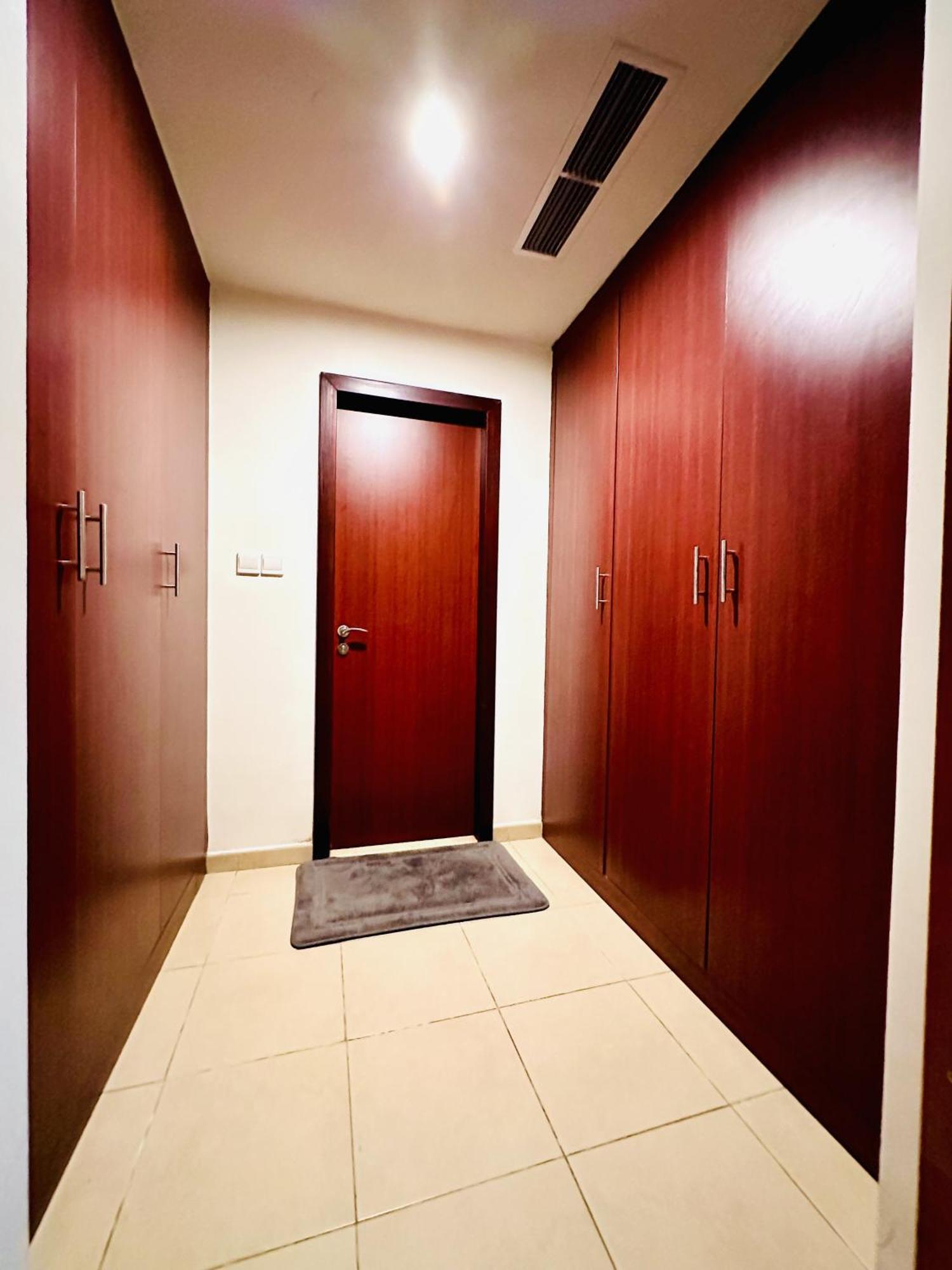 The Aero Hostel Dubai Ngoại thất bức ảnh