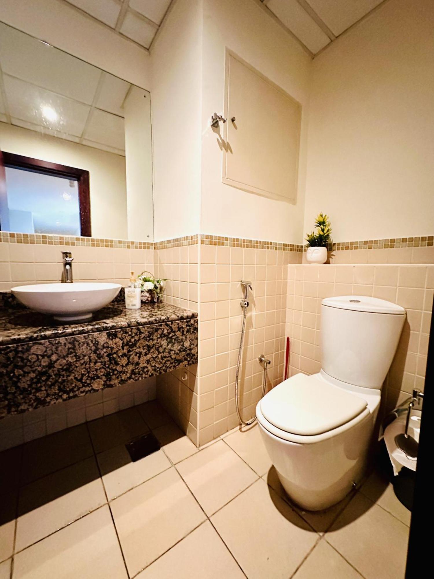 The Aero Hostel Dubai Ngoại thất bức ảnh